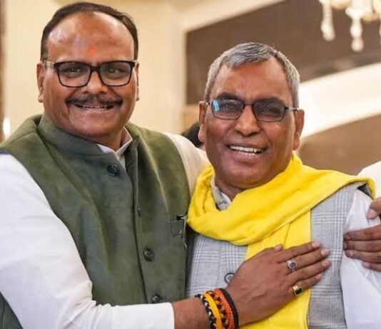 डिप्टी CM ने ओपी राजभर को बताया मित्र, “कहा राजभर कहीं भी रहें, पर हमारे साथ” राजभर को बताया मित्र