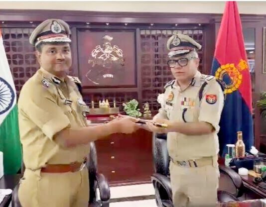 यूपी के कार्यवाहक DGP का कार्यभार संभाल विजय कुमार ने बताई 15 प्राथमिकताएं, कहा अपराध के खिलाफ जारी रहेगी जीरो टॉलरेंस की नीति डीजीपी विजय कुमार