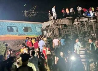 ओडिशा में मालगाड़ी से टकराई कोरोमंडल एक्सप्रेस, 50 की मौत, 179 से अधिक घायल कोरोमंडल एक्सप्रेस