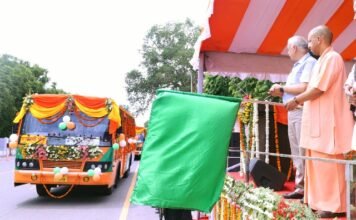बसों को हरी झंडी