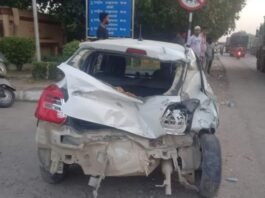 लखनऊ हज हाउस के सामने तेज रफ्तार डंपर ने मारी कार को टक्कर, मां-बाप को छोड़ने आए युवकों की दर्दनाक मौत लखनऊ हज हाउस