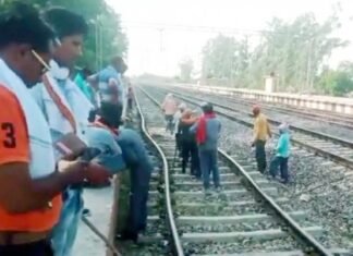 टेढ़ी पटरी