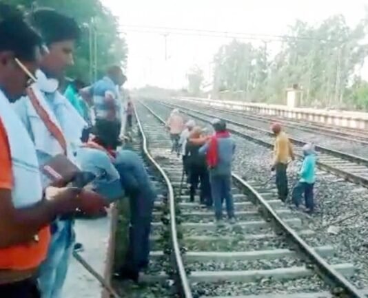 टेढ़ी पटरी
