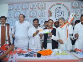 कांग्रेस में नागरिक एकता पार्टी का विलय कर शमीम खान ने कहा, राहुल गांधी से प्रभावित हो उठाया कदम कांग्रेस में विलय