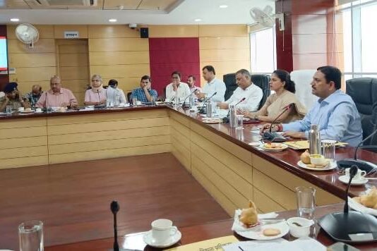 23 जून से पुलिस-PAC की सुरक्षा में शुरू होगा मोहान रोड का सर्वे, अफसरों के साथ बैठक कर कमिश्नर ने दिए ये भी निर्देश मोहान रोड का सर्वे