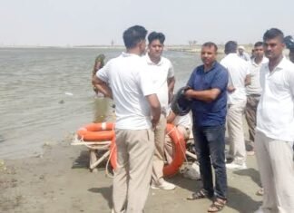 प्रयागराज में नहाते समय तीन बच्चों समेत RAF जवान की गंगा में डूबने से मौत डूबकर मौत