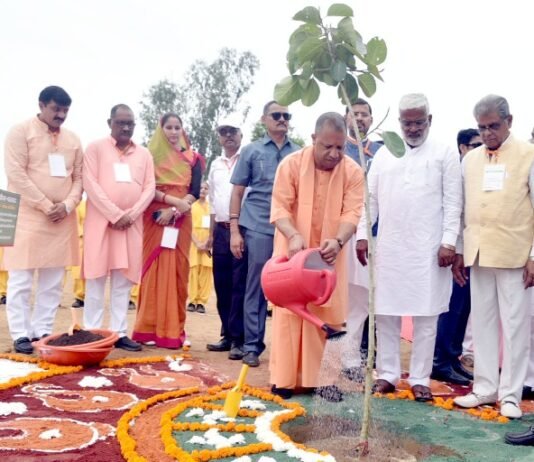 यूपी में एक दिन में रोपे गये 30 करोड़ से अधिक पौधे, मुख्यमंत्री बोले, यह प्रयास आने वाली पीढ़ियों को प्रदान करेगा ‘स्वच्छ-समृद्ध-हरित’ परिवेश पौधारोपण अभियान
