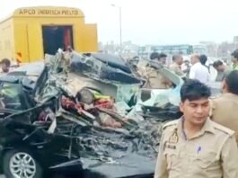 UP: एक्सप्रेस वे पर गलत साइड से जा रही स्कूली बस ने मारी कार को टक्कर, दर्शन को जा रहे तीन बच्चों समेत एक ही परिवार के छह सदस्यों की मौत, दो घायल, मचा कोहराम दिल्ली-मेरठ एक्सप्रेस वे