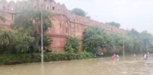 जलभराव वाले इलाकों में सभी स्कूल रहेंगे बंद, केजरीवाल ने की घोषणा सभी स्कूल बंद