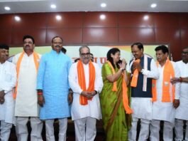 नेता हुए भाजपाई