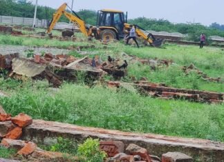 गजब! चार साल से ध्वस्तीकरण आदेश दबाए थे एलडीए के इंजीनियर-अधिकारी, GIS के निवेशकों की शिकायत पर पोल खुली तो चली JCB अवैध प्लॉटिंग