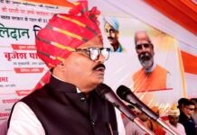 ब्रजेश पाठक का अखिलेश पर पलटवार, ‘सपा में हैं गुंडे-माफिया को पुष्पित पल्लवित करने वाले’ गुंडे-माफिया को पुष्पित