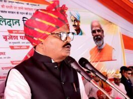 गुंडे-माफिया को पुष्पित