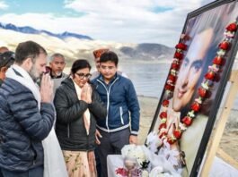 राजीव गांधी की जयंती पर राहुल ने किया पिता को याद, पैंगात्सो घाटी में श्रद्धांजलि अर्पित कर पीएम मोदी पर भी साधा निशाना पैंगात्सो घाटी