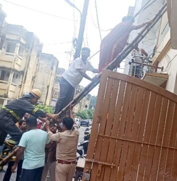 शॉर्टसर्किट से लगी घर में आग, तीन महिला व बच्चों को फायर ब्रिगेड ने किया रेस्क्यू
