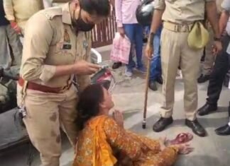 बागपत की युवती ने की विधानसभा के सामने जान देने की कोशिश, कहा हत्या के चार महीने बाद भी पुलिस नहीं कर रही दोषियों पर कार्रवाई आत्मदाह की कोशिश