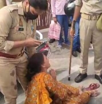 बागपत की युवती ने की विधानसभा के सामने जान देने की कोशिश, कहा हत्या के चार महीने बाद भी पुलिस नहीं कर रही दोषियों पर कार्रवाई आत्मदाह की कोशिश