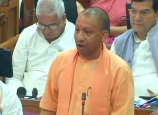 सदन में CM योगी का अखिलेश पर पलटवार, जो जन्म से चांदी के चम्मच से खाने के आदी वो क्या समझेंगे दलित-गरीबों की समस्या अखिलेश पर पलटवार