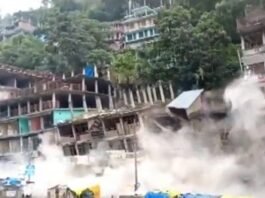 कुल्लू में लैंडस्लाइड से ताश के पत्ते की तरह ढही मल्टीस्टोरी इमारतें, देखें वीडियो लैंडस्लाइड