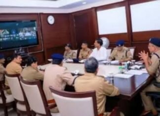 यूपी के 68 जिलों में अब DM ही होंगे सुपर बॉस, कानून-व्यवस्था को लेकर नया आदेश जारी डीएम ही सुपर बॉस