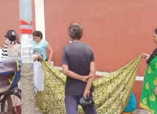 राजभवन के बाहर डिलेवरी
