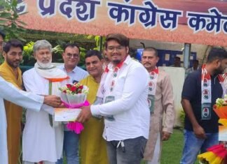 समर्थकों समेत सपा नेता ने ली कांग्रेस की सदस्यता शावेज खान