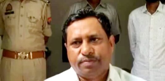 अधिकारी को पीटने के दोषी भाजपा सांसद रामशंकर कठेरिया को मिली राहत, नहीं जाएगी सांसदी रामशंकर कठेरिया