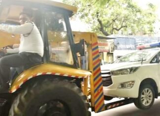विधानसभा रोड पर नो पार्किंग जोन में खड़ी थी पर्यटन मंत्री की गाड़ी, पुलिस ने उठाया पर्यटन मंत्री की गाड़ी