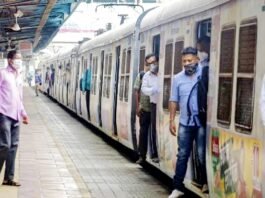 मुंबई लोकल ट्रेन में सीरियल ब्लास्ट की धमकी देने वाला गिरफ्तार, वजह बताई तो पुलिस ने भी पीट लिया माथा मुंबई लोकल ट्रेन