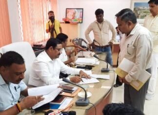 एलडीए का एक और कारनामा आया सामने, गड्ढों में बेच डाले प्लॉट, परेशान आवंटियों ने जनता अदालत में लगाई गुहार गड्ढों में प्लॉट