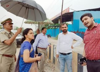 खेती की जमीन पर कारखाना