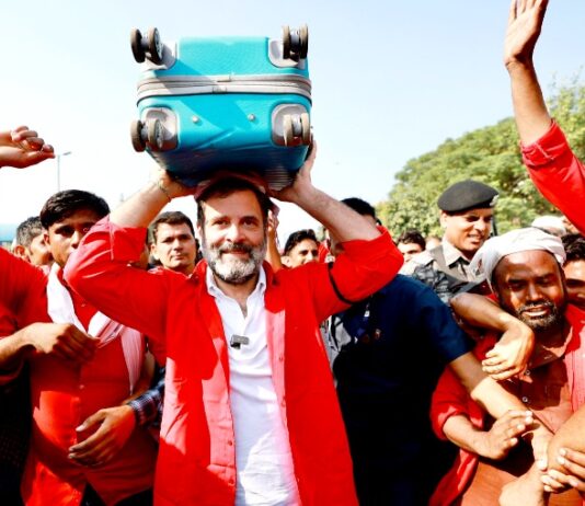 राहुल बने कुली