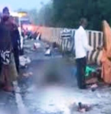 दर्शन के लिए यूपी आ रही बस को ट्रक ने मारी टक्कर, 11 श्रद्धालुओं की दर्दनाक मौत, दर्जनभर घायल श्रद्धालुओं की मौत