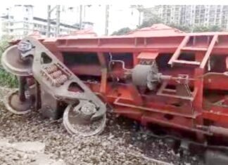 मालगाड़ी पटरी से उतरी