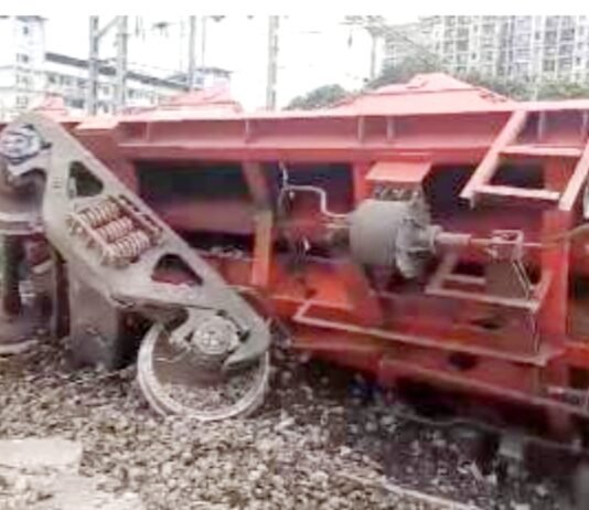 मालगाड़ी पटरी से उतरी