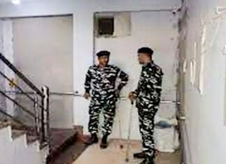 कांग्रेस ने पत्रकारों के घर छापेमारी को बताया मोदी सरकार की जाति जनगणना से ध्यान भटकाने वाली रणनीति ध्यान भटकाने की रणनीति