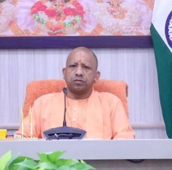 डेंगू का कहर रोकने के लिये CM योगी ने की समीक्षा, अधिकारियों को सैनीटाइजेशन व फॉगिंग कराने के निर्देश