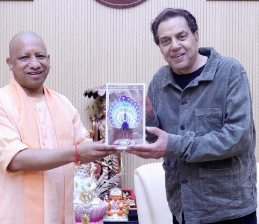 शूटिंग के लिए लखनऊ पहुंचे अभिनेता धर्मेंद्र ने की CM योगी से मुलाकात धर्मेंद्र योगी आदित्यनाथ