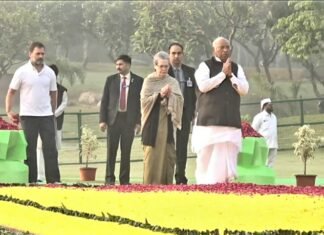 इंदिरा गांधी की जयंती पर पीएम मोदी, खड़गे, सोनिया गांधी व राहुल ने दी श्रद्धांजलि इंदिरा गांधी की जयंती