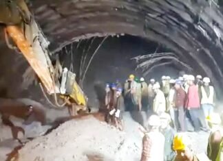सुरंग में आठ दिन से 41 मजदूरों के फंसे होने पर अखिलेश ने कहा, चुनाव प्रचार में व्यस्त भाजपा के मुख्यमंत्री बुलाए अपातकालीन बैठक मजदूर फंसे