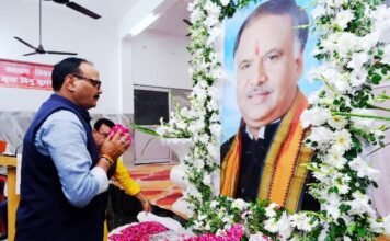 आशुतोष टंडन को श्रद्धांजलि