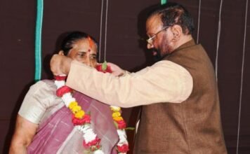 चार हाथ वाला बच्चा पैदा नहीं होने वाले स्वामी प्रसाद के बयान पर भड़के कांग्रेस नेता ने कहा, “उन्हें हुई बवासीर, योगी जी लगाएं बोलने पर पाबंदी” चार हाथ वाला बच्चा