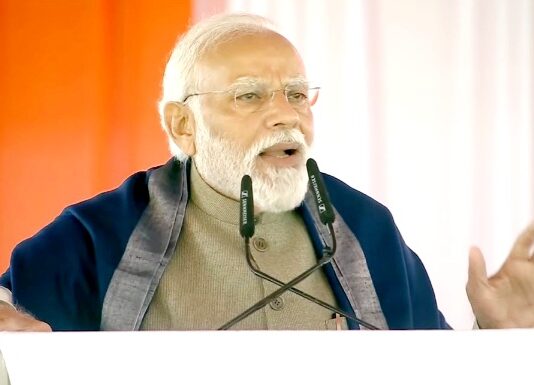 भारत को आगे