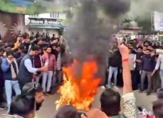 राजस्थान में करणी सेना अध्यक्ष की हत्या पर आक्रोश, बंद के दौरान तोड़फोड़ व आगजनी करणी सेना अध्यक्ष