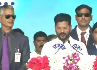 तेलंगाना के नए CM बने रेवंत रेड्डी, उप मुख्यमंत्री मल्लू भट्टी समेत 11 मंत्रियों ने भी ली शपथ रेवंत रेड्डी