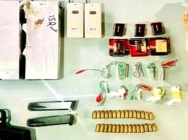 अनंतनाग में हथियार, गोला-बारूद के साथ दो संदिग्ध गिरफ्तार अनंतनाग में हथियार
