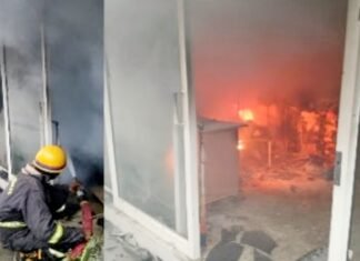 टेलर दुकान में आग