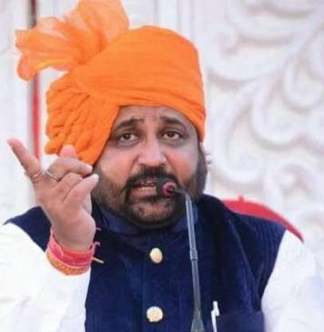 जयपुर: करणी सेना अध्यक्ष सुखदेव सिंह को बदमाशों ने घर में घुसकर किया गोलियों से छलनी, दिनदहाड़े हुए हत्याकांड का वीडियो वायरल