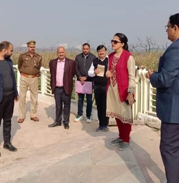 निरीक्षण में कमिश्नर को वेटलैंड के काम व पार्क के टेंडर में मिली गड़बड़ी, LDA इंजीनियर को दी प्रतिकूल प्रवृष्टि म्यूजिकल पार्क