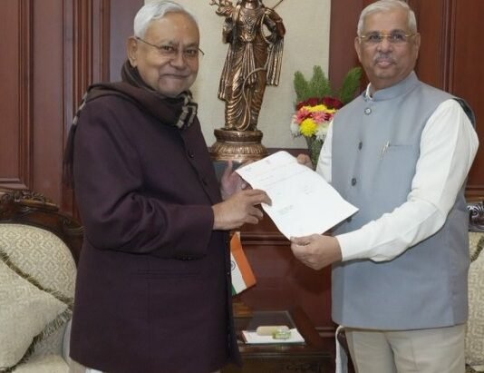 मुख्‍यमंत्री का इस्‍तीफा